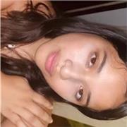 Soy una profesora joven, con una media de un notable alto. Me gustan mucho los niños y siempre conecto muy bien con ellos